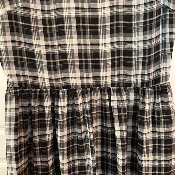 FOREVER21💫 Women’s Gray/Black Plaid White Collar Sleeveless Flowy Mini Dress - Picture 7 of 14